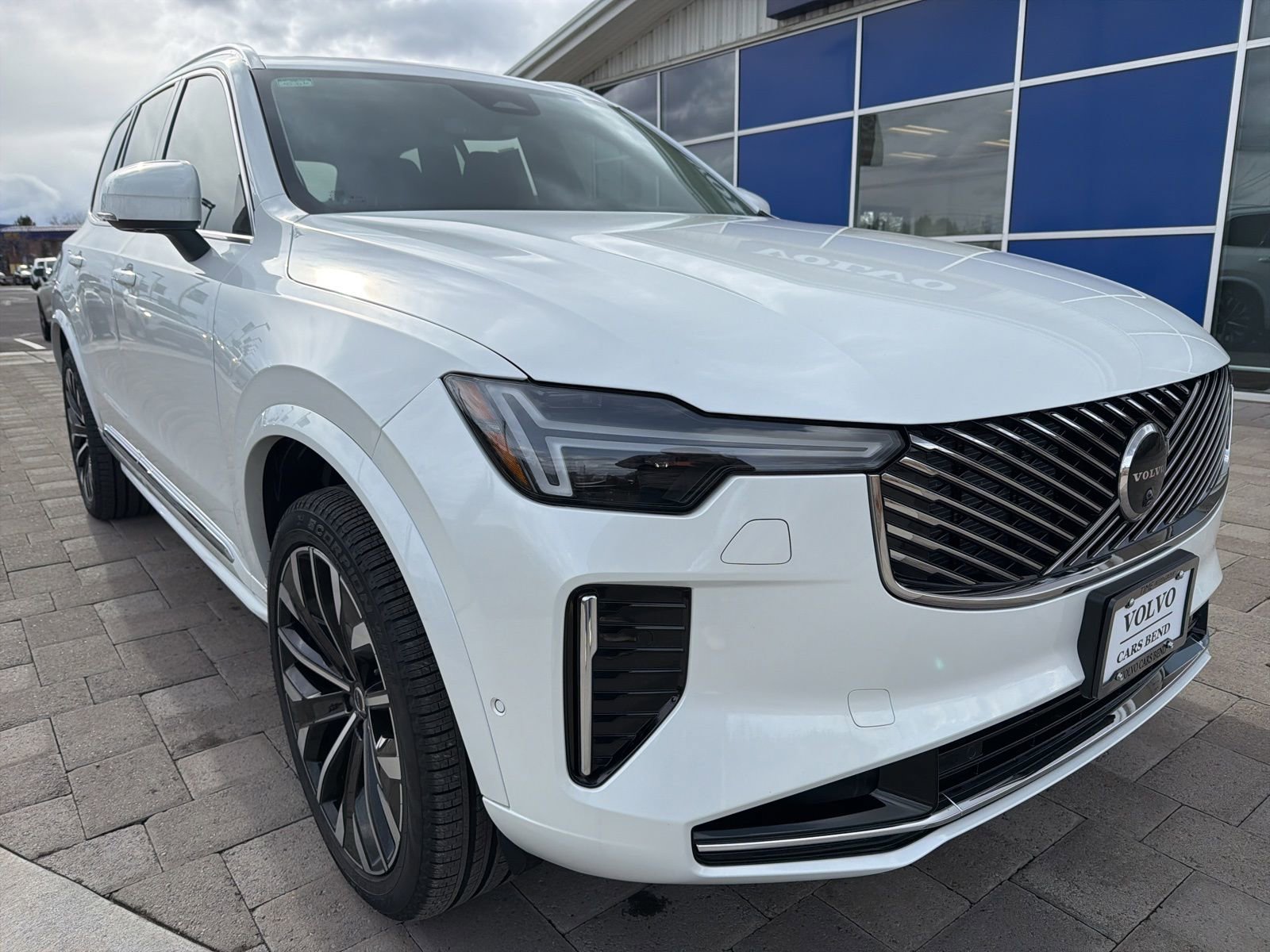 Used 2025 Volvo XC90 T8 Ultra w/ Protection Package Premier image 1