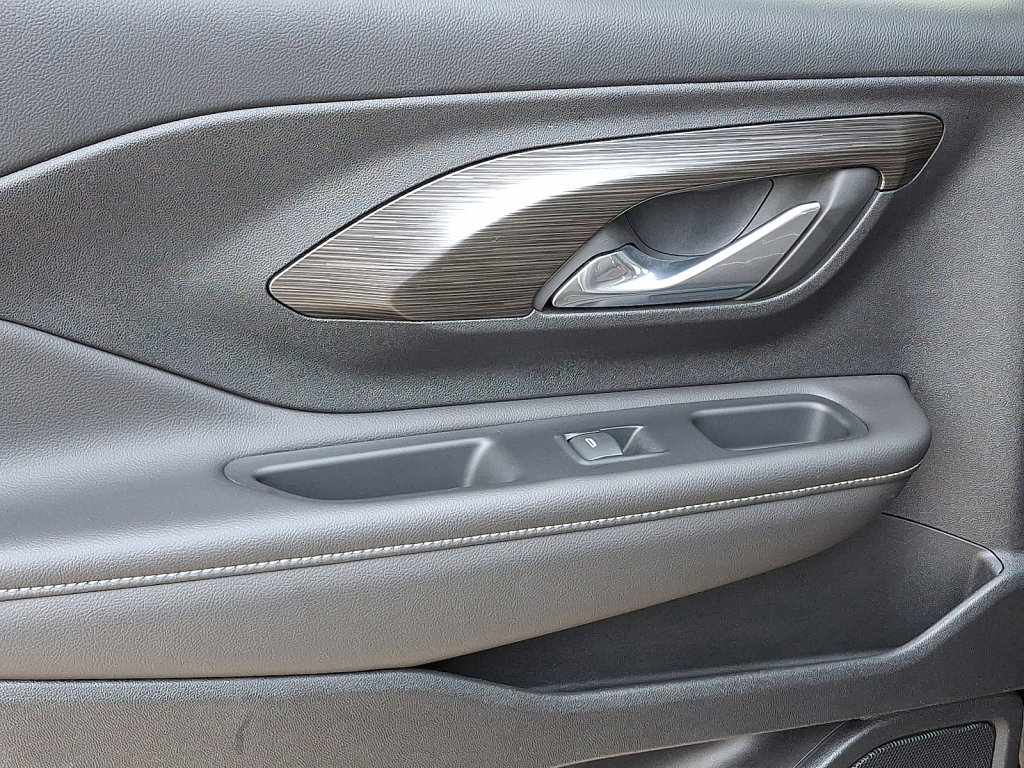 Used 2023 GMC Terrain SLE w/ Driver Convenience Package image 19