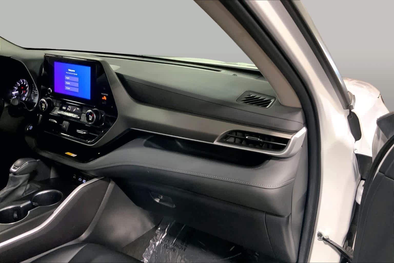 Used 2023 Toyota Highlander XLE AWD/4WD image 19