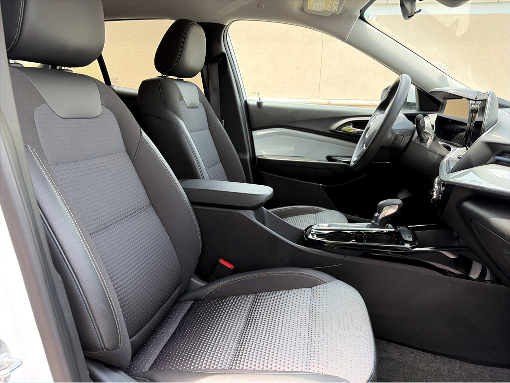 Used 2025 Chevrolet Trax LT FWD image 24