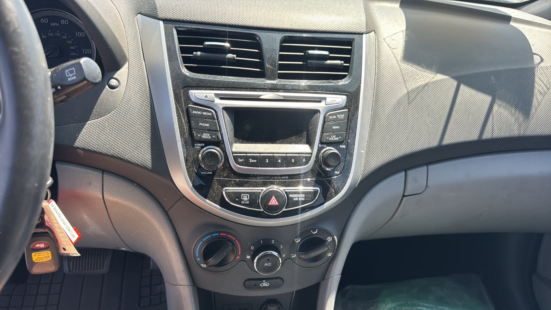 Used 2013 Hyundai Accent SE FWD image 25