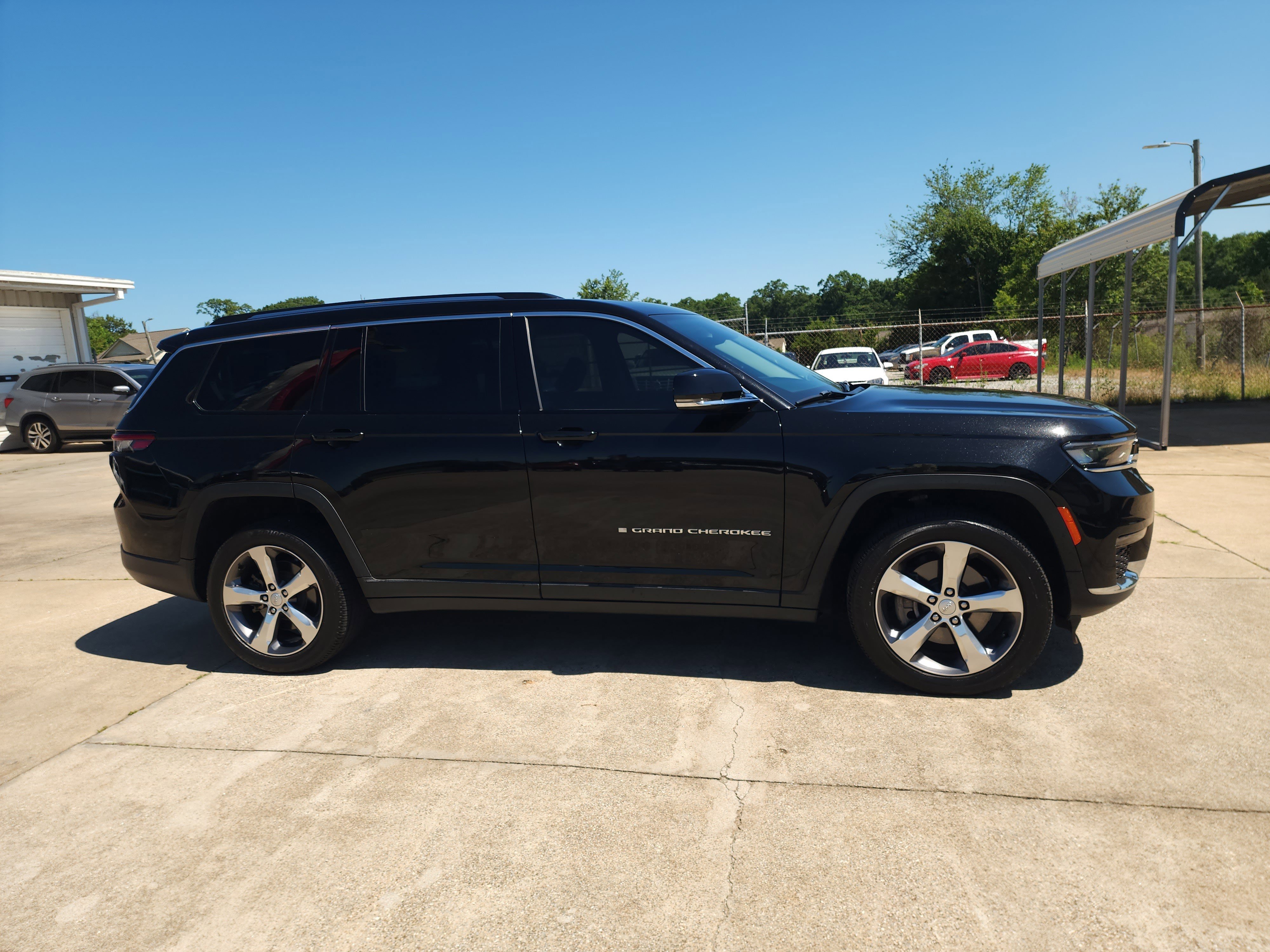Used 2021 Jeep Grand Cherokee L Limited AWD/4WD image 3