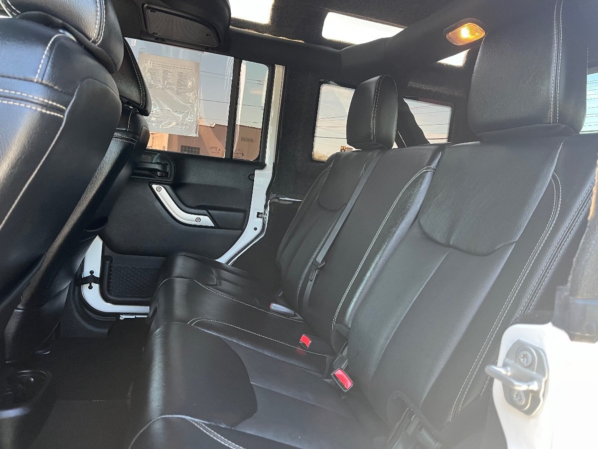 Used 2018 Jeep Wrangler Unlimited Rubicon w/ Connectivity Group AWD/4WD image 27