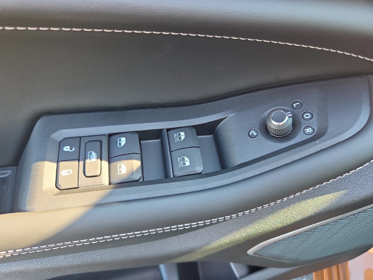 New 2027 Jeep Grand Cherokee Limited AWD/4WD image 4