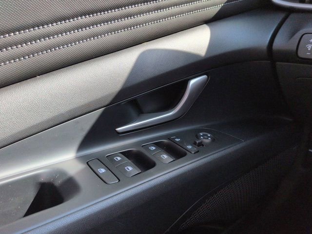 Certified 2022 Hyundai Elantra SEL w/ Convenience + Premium Package image 28