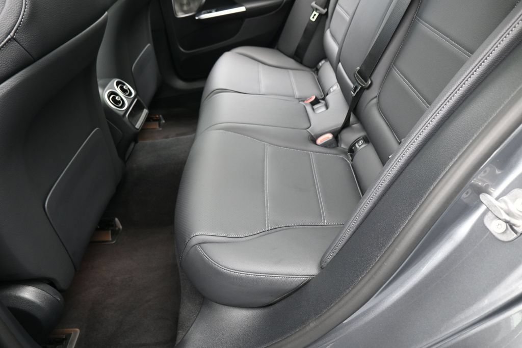 Used 2024 Mercedes-Benz C 300 Sedan image 37