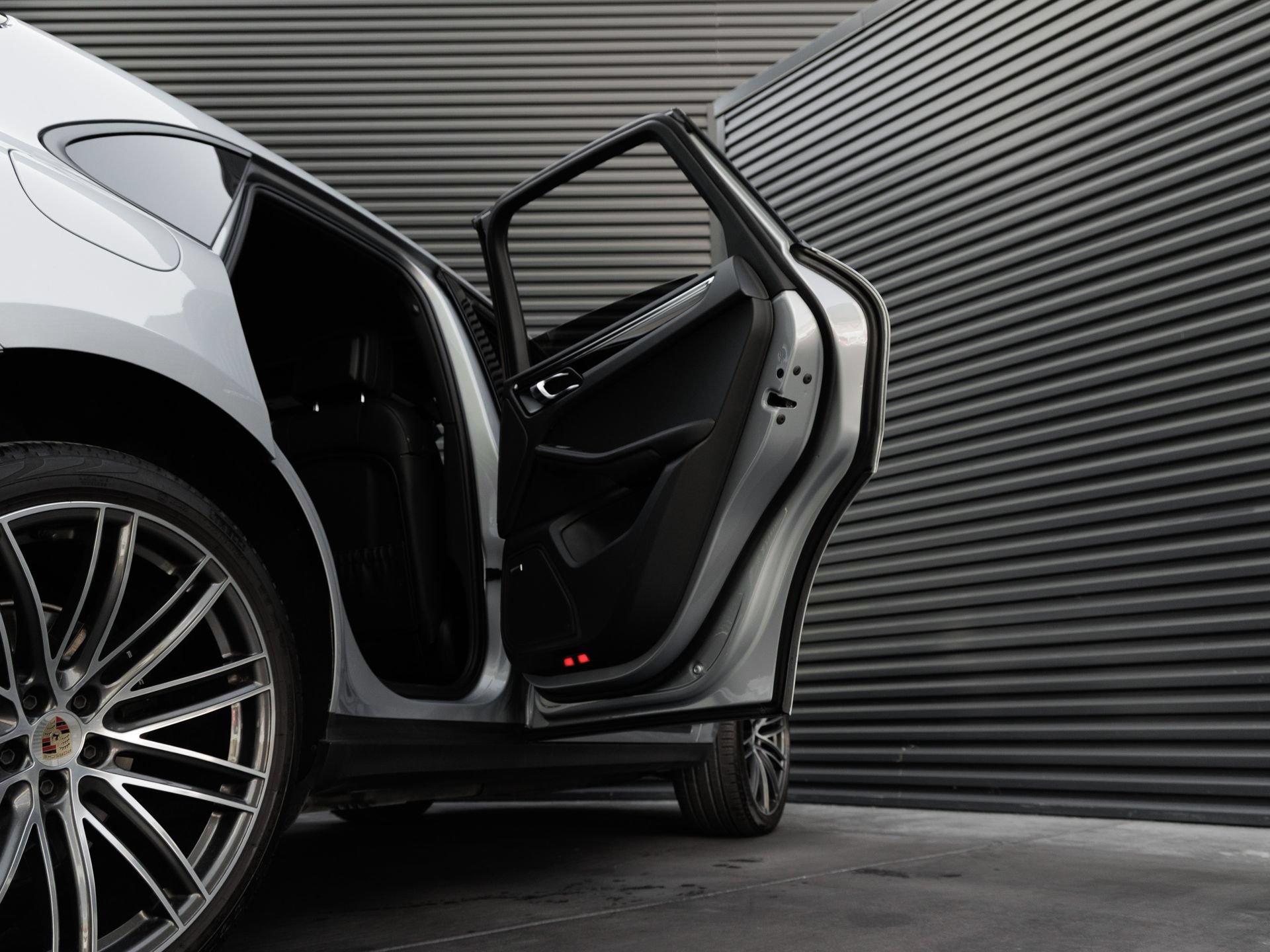 Certified 2026 Porsche Macan AWD/4WD image 31