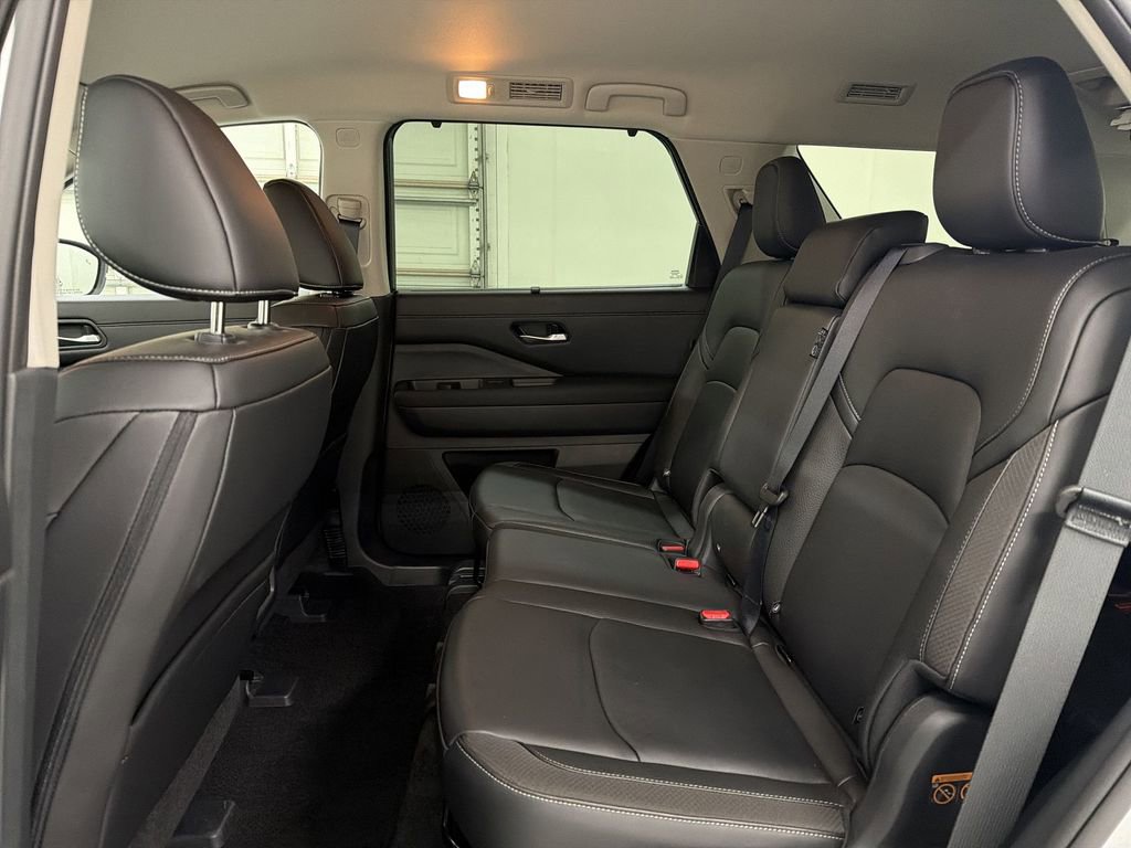 Certified 2025 Nissan Pathfinder SL w/ Cargo Package AWD/4WD image 19