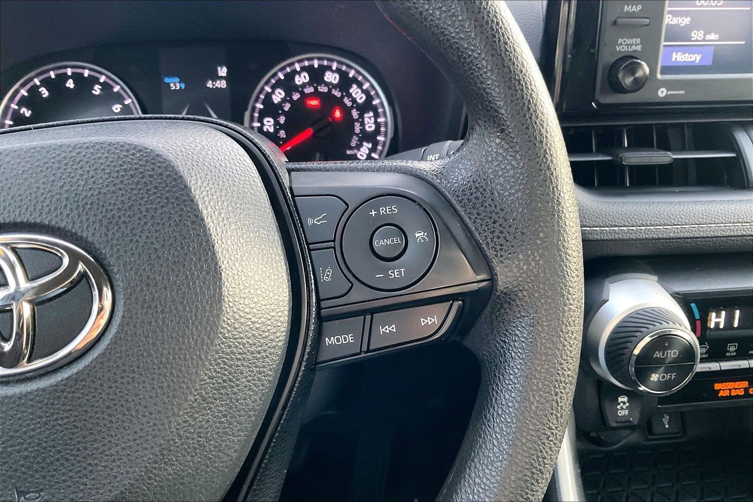 Used 2021 Toyota RAV4 XLE image 19