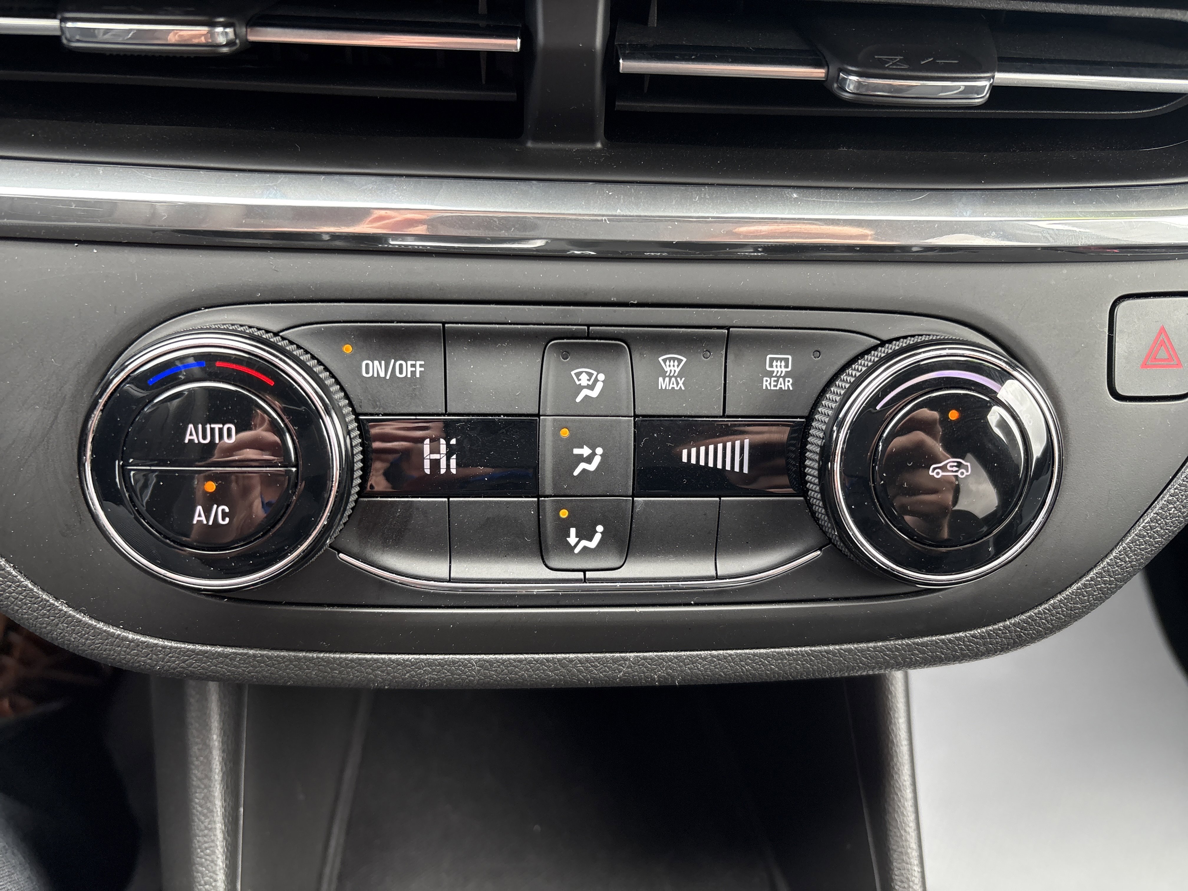 Used 2024 Buick Envista Preferred w/ Advanced Safety Package image 29