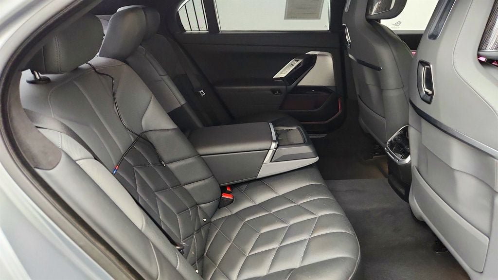 Used 2023 BMW 760i xDrive w/ Executive Package AWD/4WD image 22