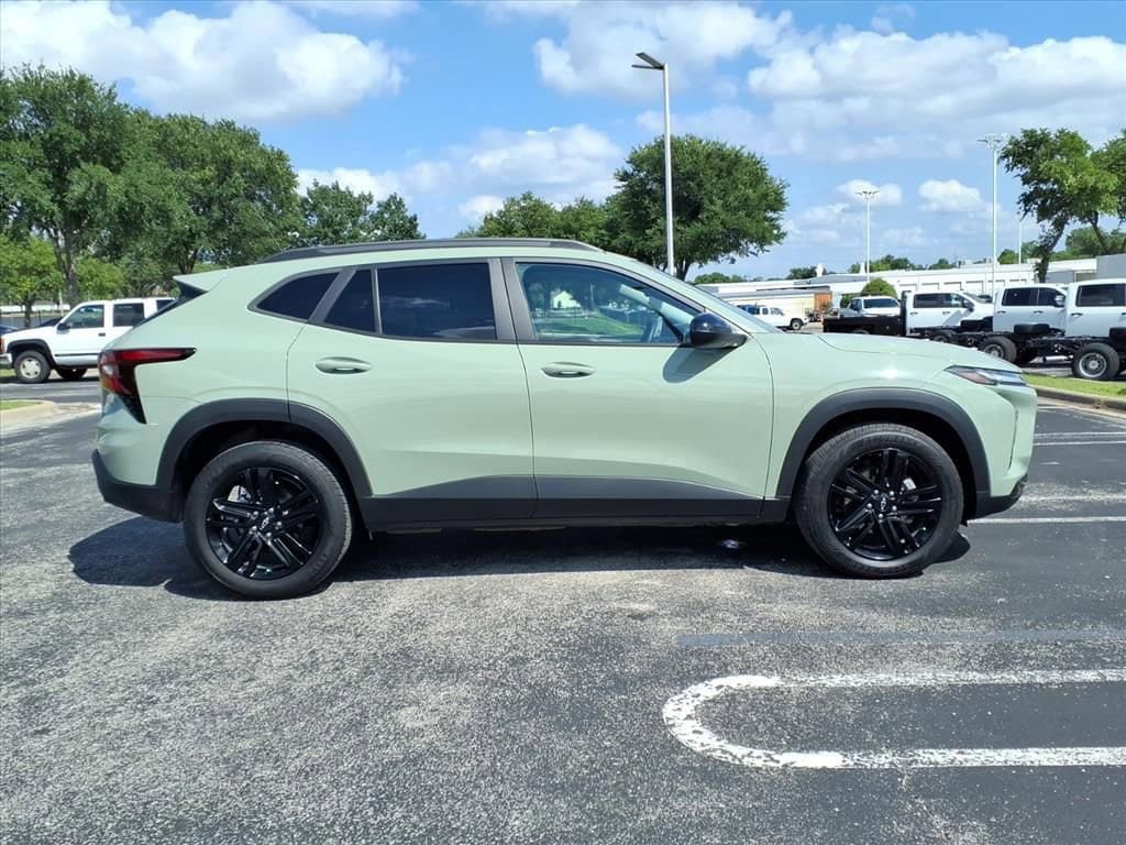 Used 2024 Chevrolet Trax ACTIV w/ Sunroof Package FWD image 4