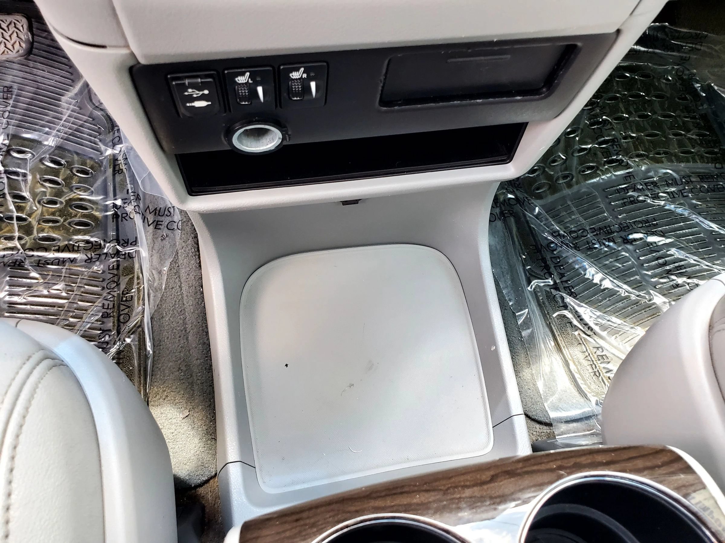 Used 2015 Toyota Sienna XLE FWD image 47