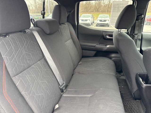 Used 2016 Toyota Tacoma TRD Sport w/ Towing Package image 14