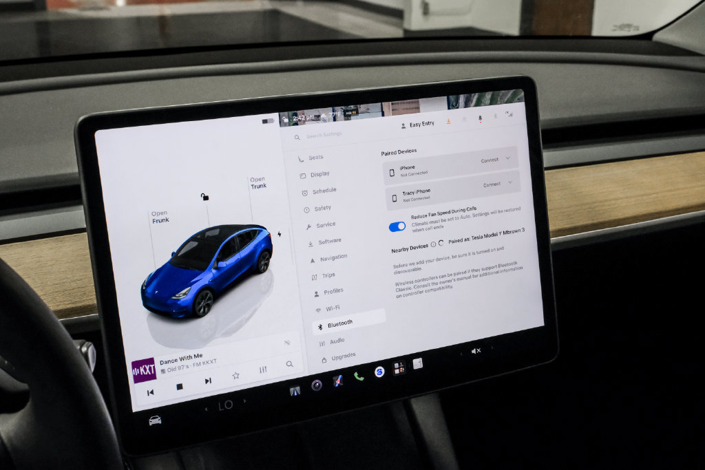 Used 2024 Tesla Model Y Long Range AWD/4WD image 24