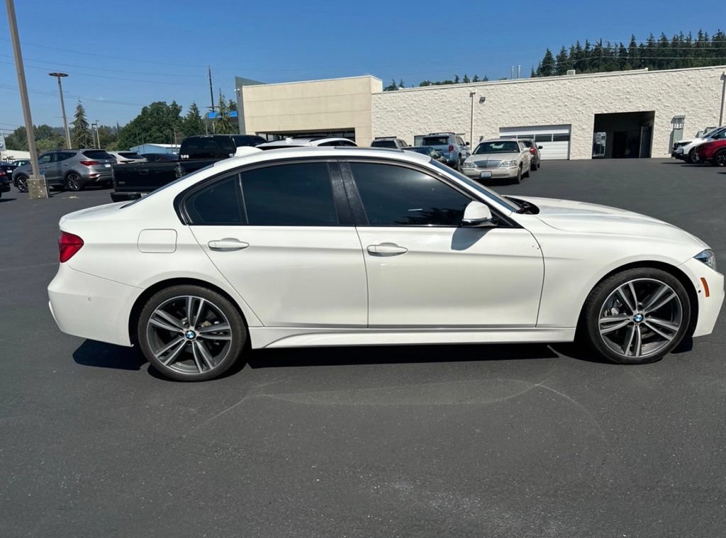 Used 2016 BMW 340i xDrive Sedan AWD/4WD image 4