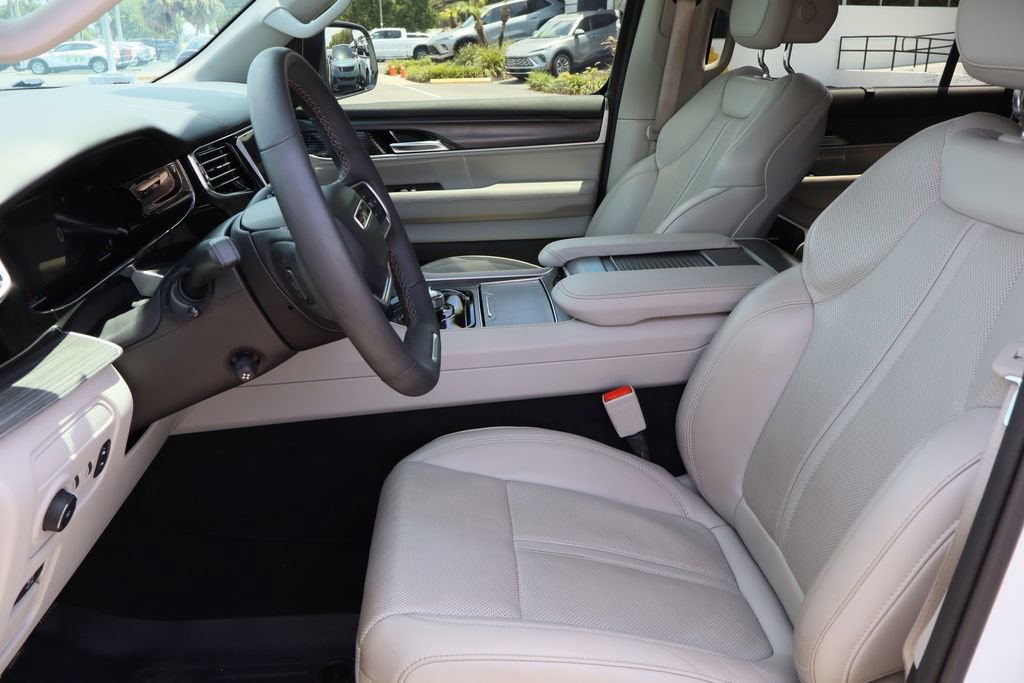 Used 2023 Jeep Wagoneer L Series II w/ Convenience Group I AWD/4WD image 23