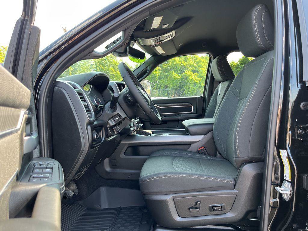 New 2025 RAM 2500 Big Horn AWD/4WD image 25