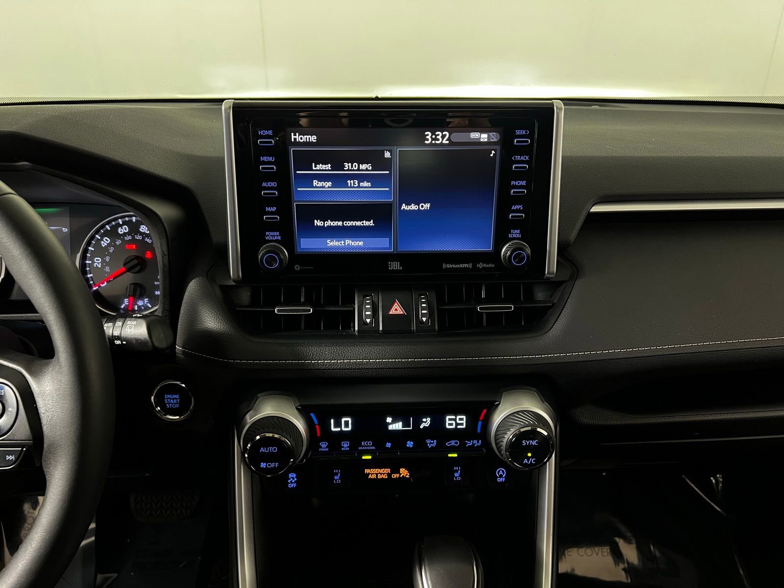 Used 2020 Toyota RAV4 XLE Premium image 19