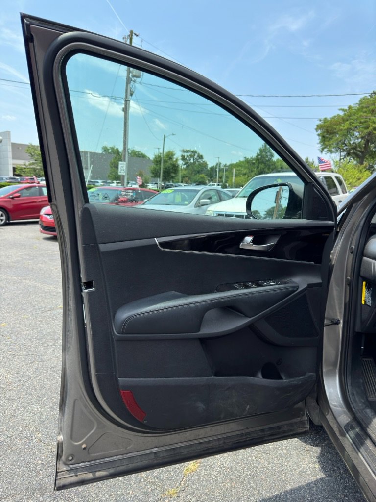 Used 2017 Kia Sorento L image 10