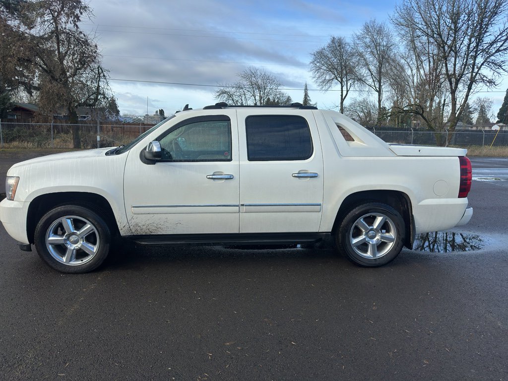Used 2012 Chevrolet Avalanche LTZ image 2