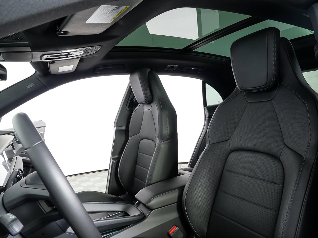 Certified 2025 Porsche Macan Electric image 5