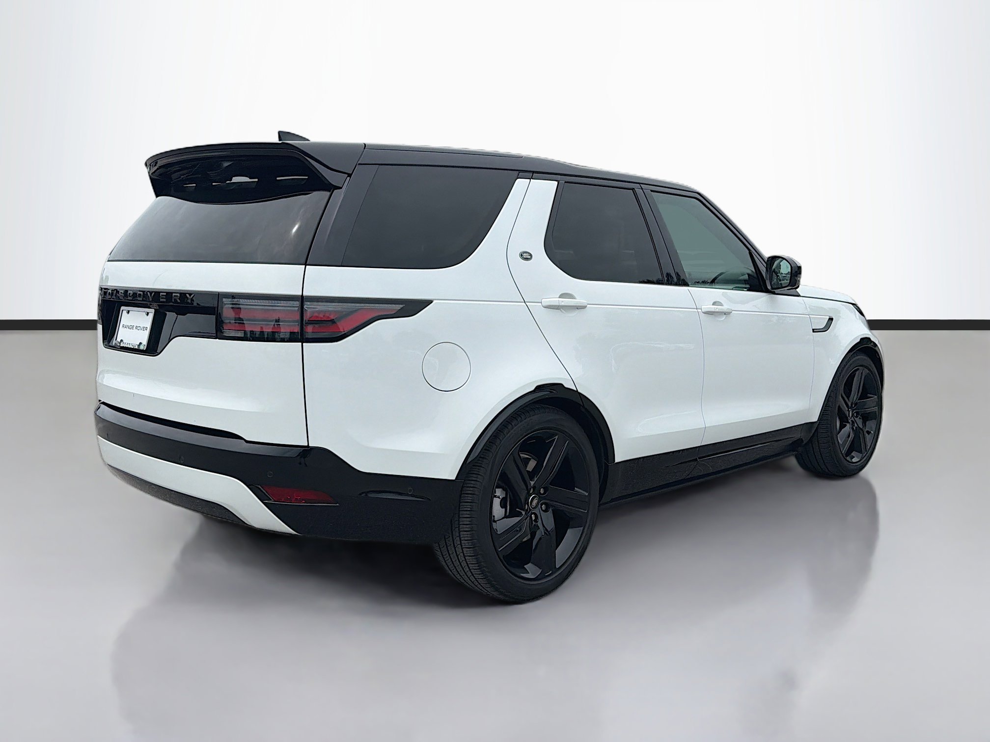 Used 2025 Land Rover Discovery Dynamic SE AWD/4WD image 5