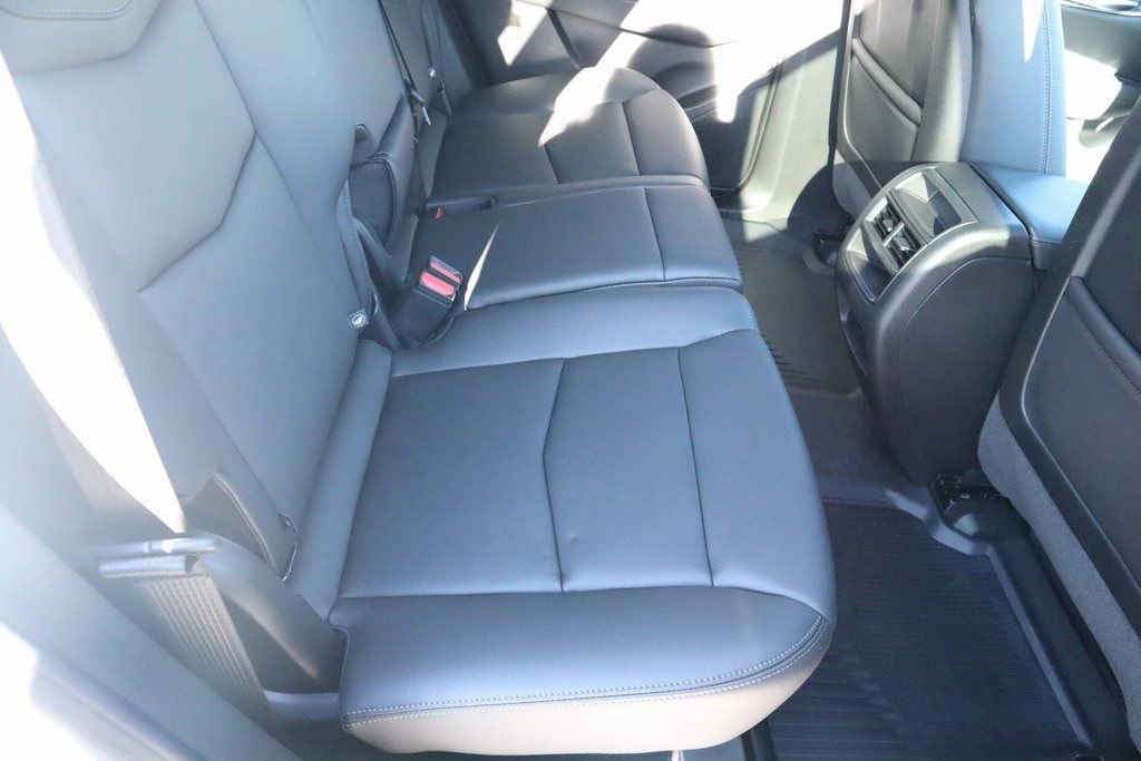 New 2026 Cadillac XT5 Luxury w/ LPO, ONYX Package image 16