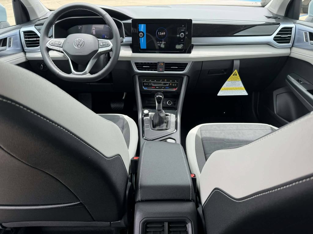 New 2026 Volkswagen Taos SE FWD image 9