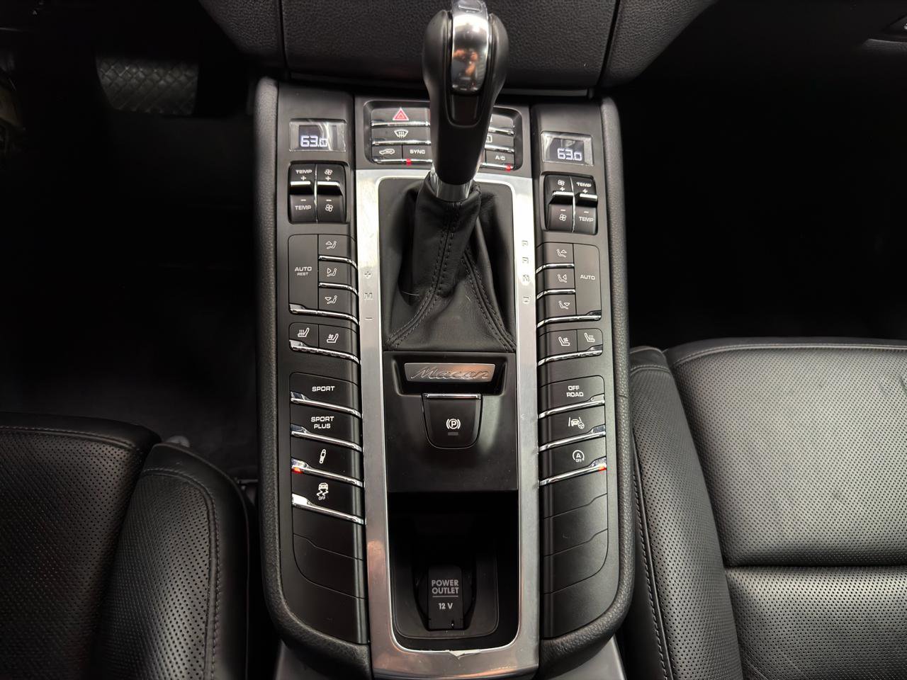 Used 2015 Porsche Macan Turbo image 21