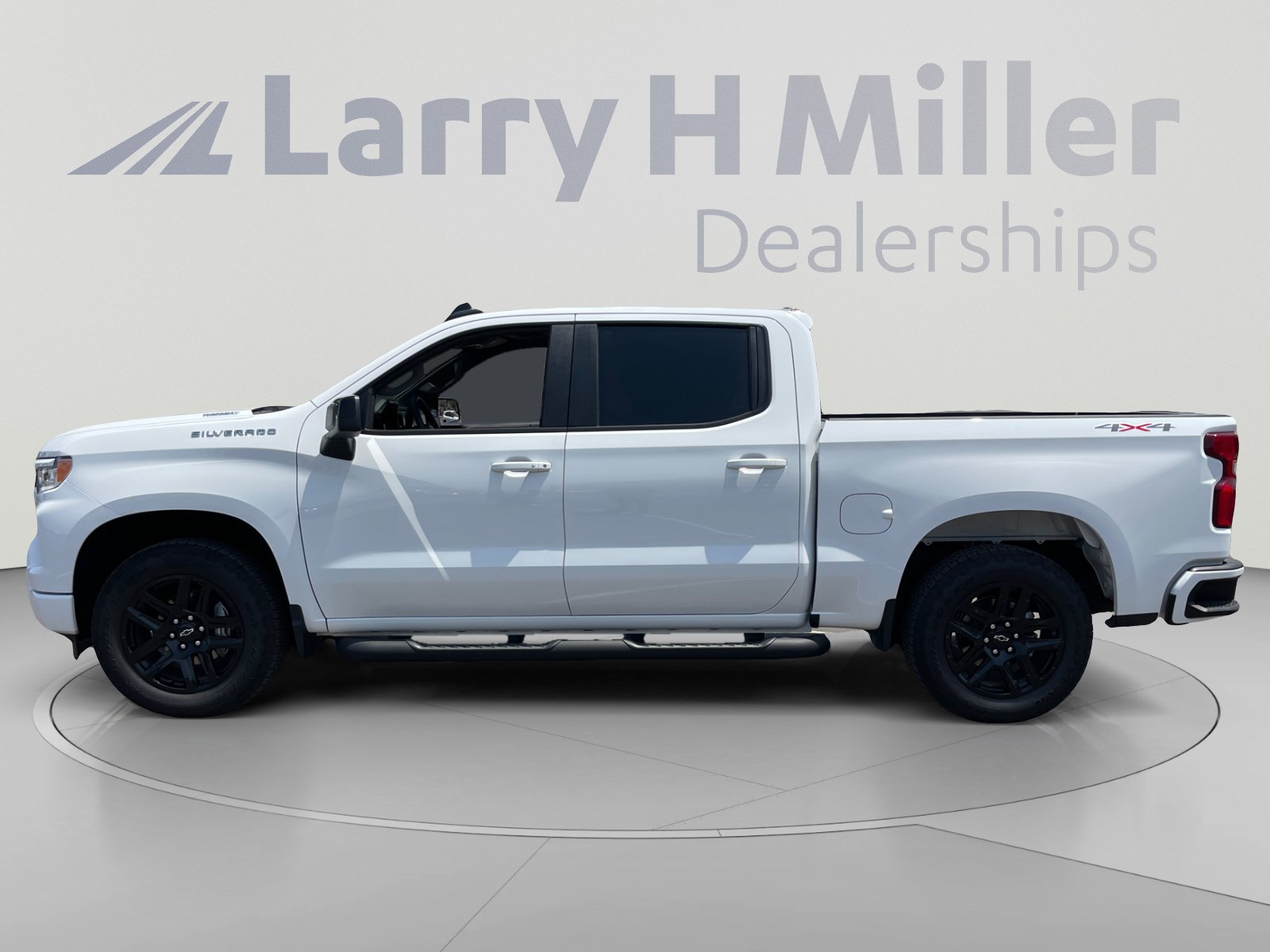 Used 2026 Chevrolet Silverado 1500 RST w/ RST Select Package AWD/4WD image 2