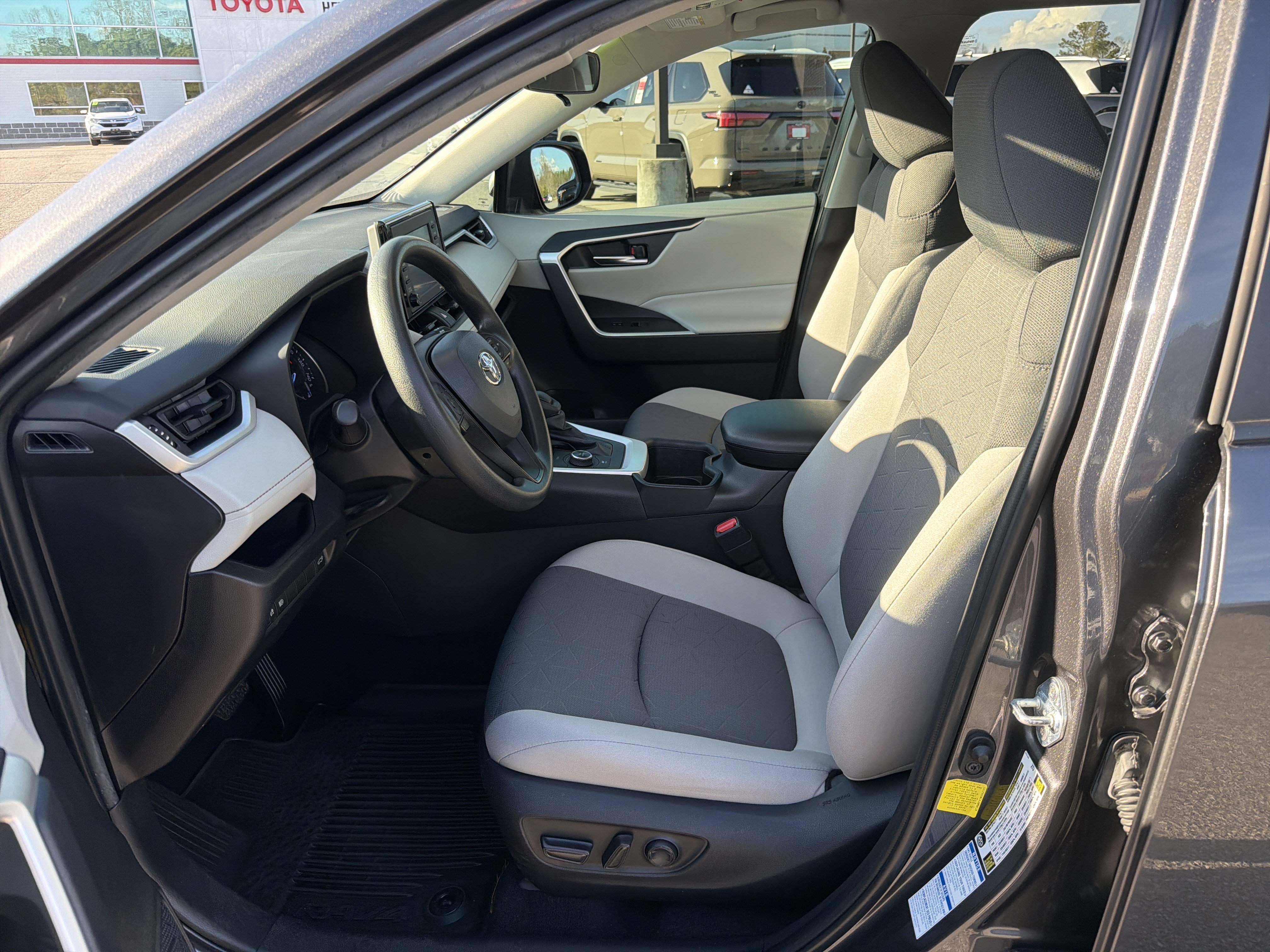 Certified 2022 Toyota RAV4 XLE w/ Convenience Package image 19