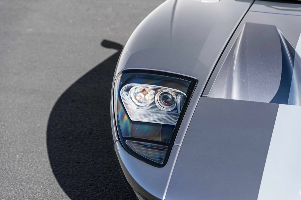 Used 2006 Ford GT RWD image 15