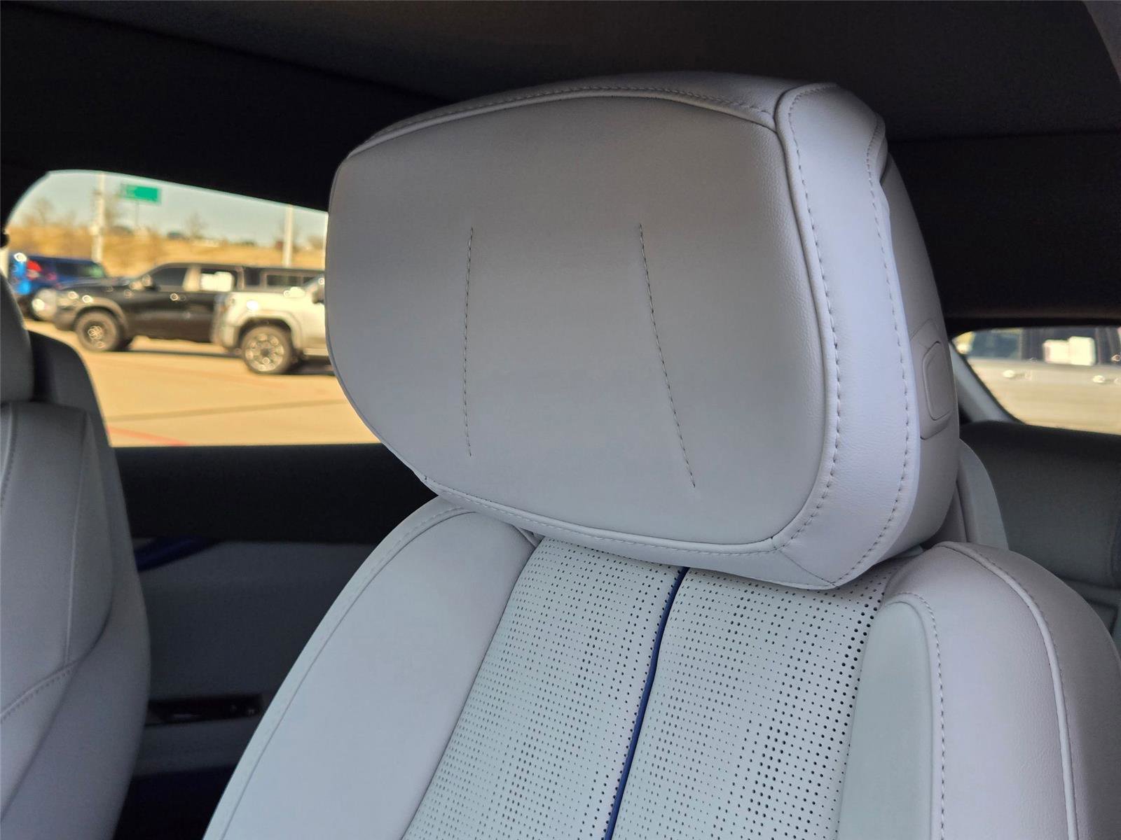 New 2026 Cadillac Optiq Sport 2 w/ LPO, Floor Liner Package AWD/4WD image 12