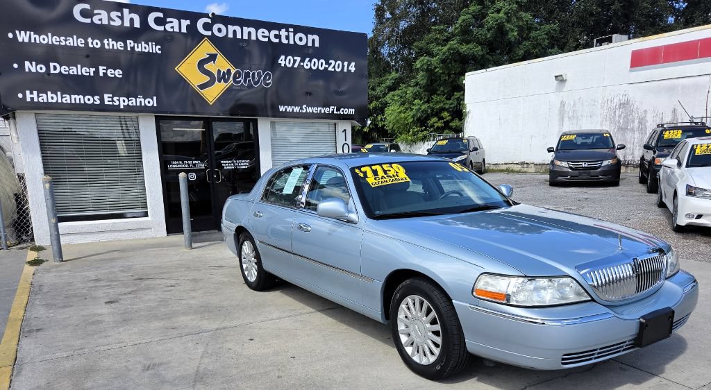 Used 2005 Lincoln Town Car Signature RWD image 4