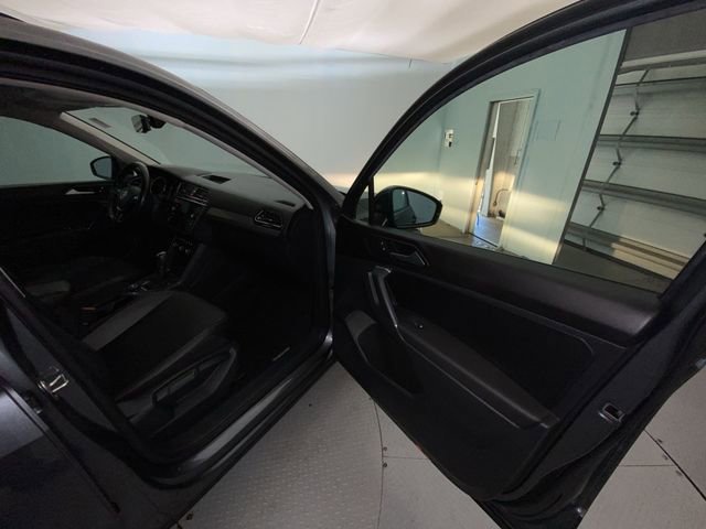 Used 2018 Volkswagen Tiguan SEL AWD/4WD image 26