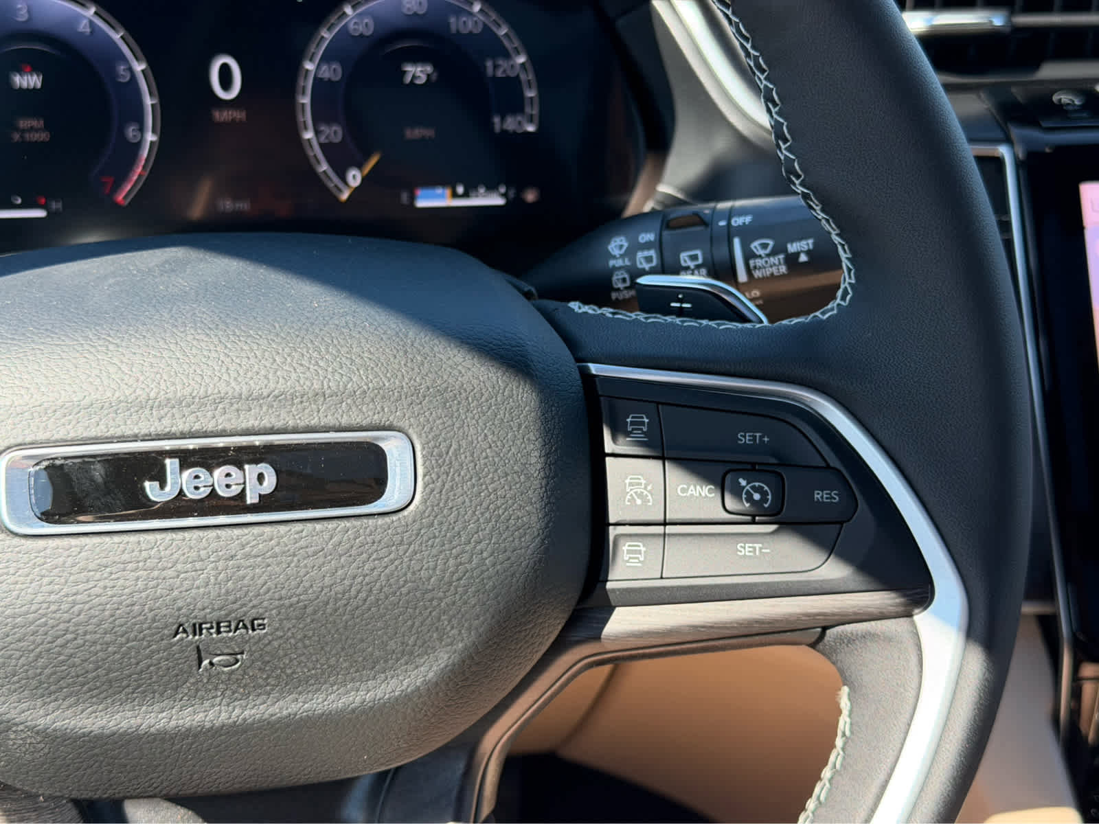 New 2025 Jeep Grand Cherokee L Limited w/ Luxury Tech Group II image 19