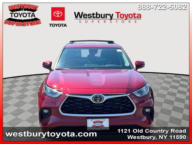 Used 2023 Toyota Highlander LE AWD/4WD image 3