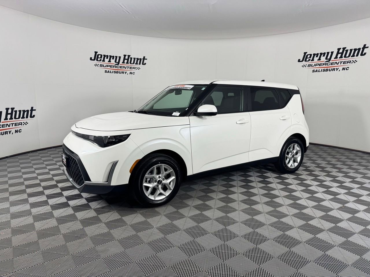 Used 2025 Kia Soul LX w/ LX Technology Package FWD image 11