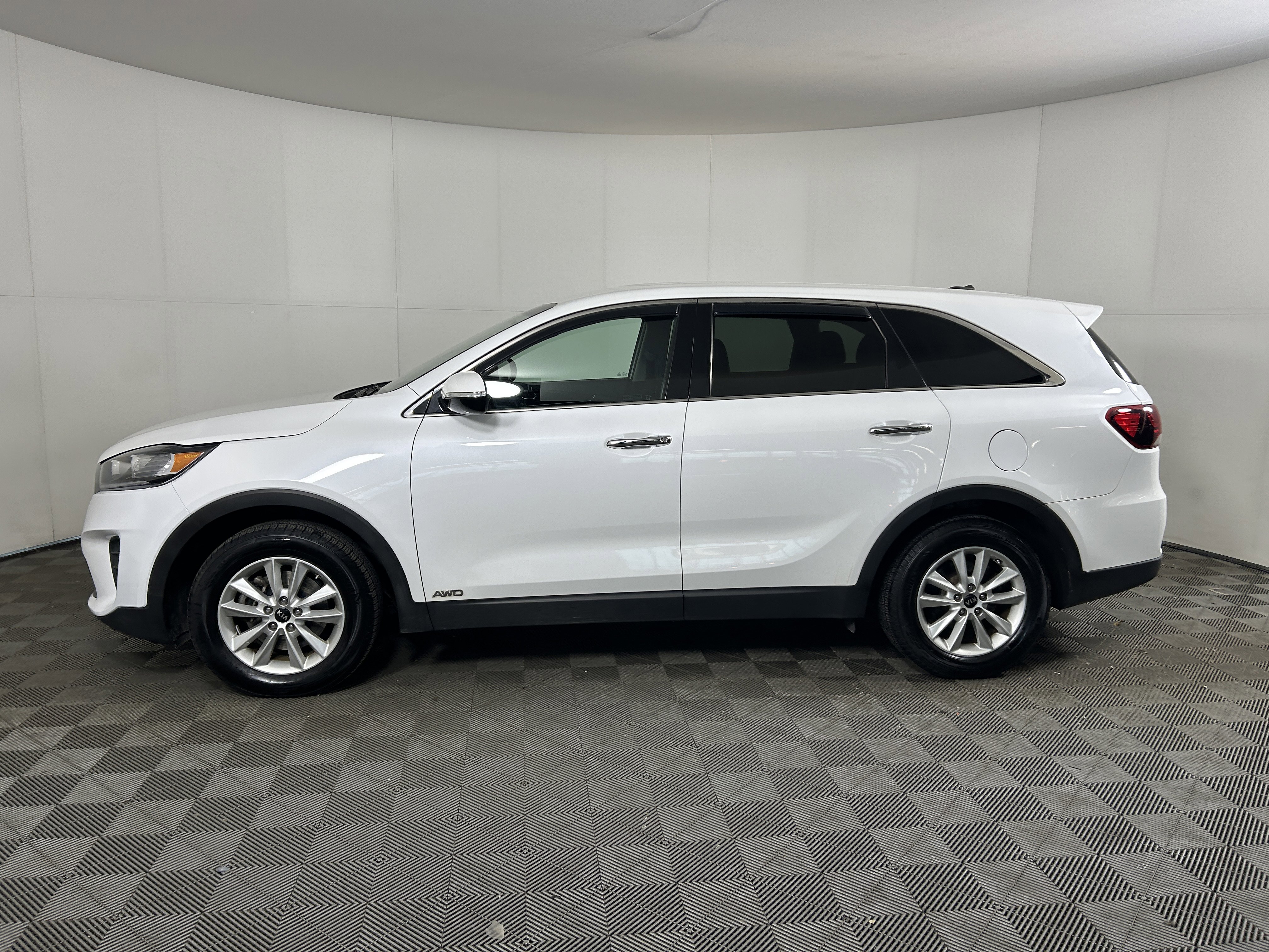 Used 2019 Kia Sorento AWD image 2