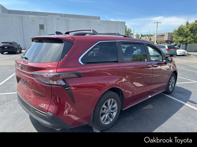 Used 2024 Toyota Sienna XLE FWD image 8