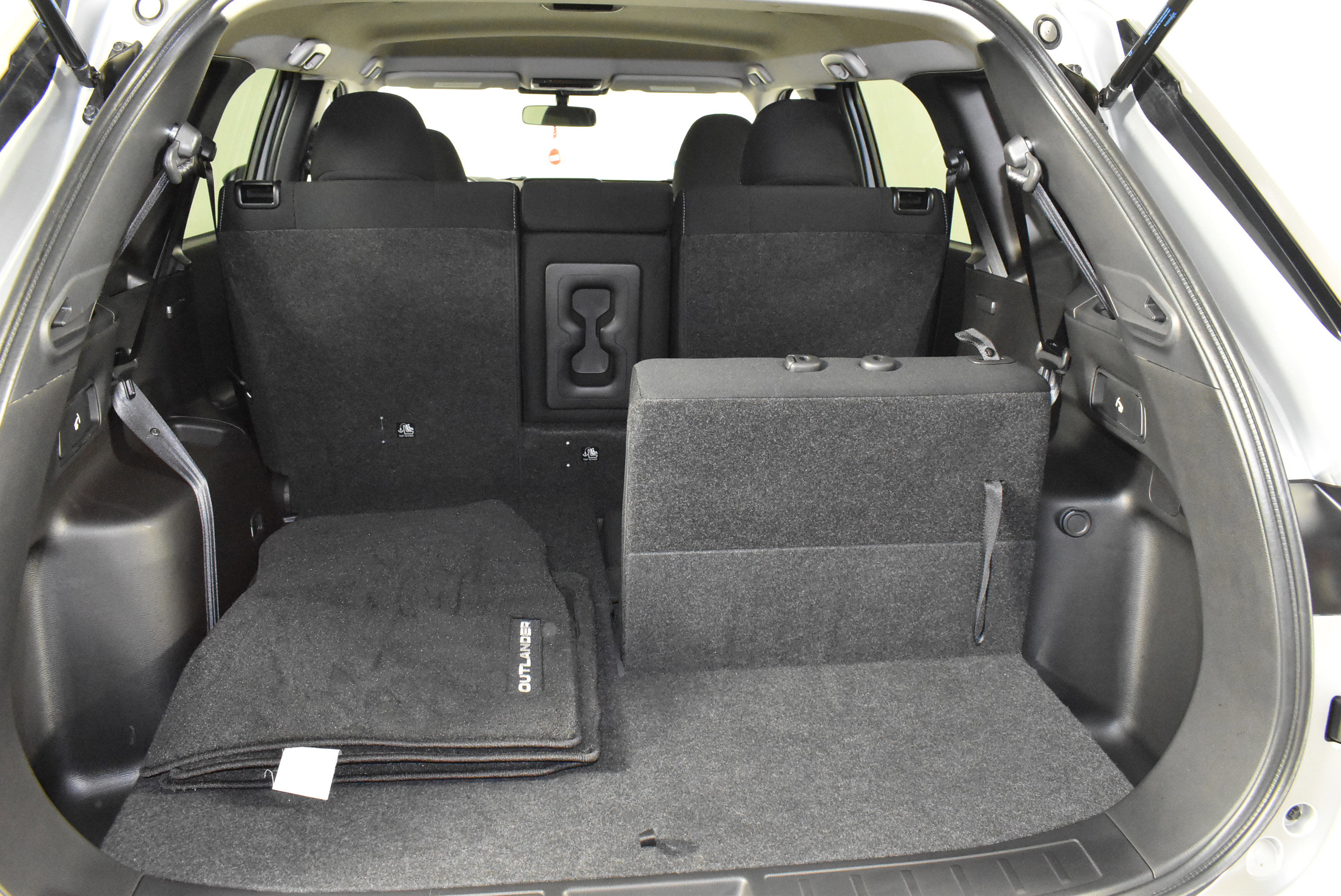 Used 2024 Mitsubishi Outlander ES image 50