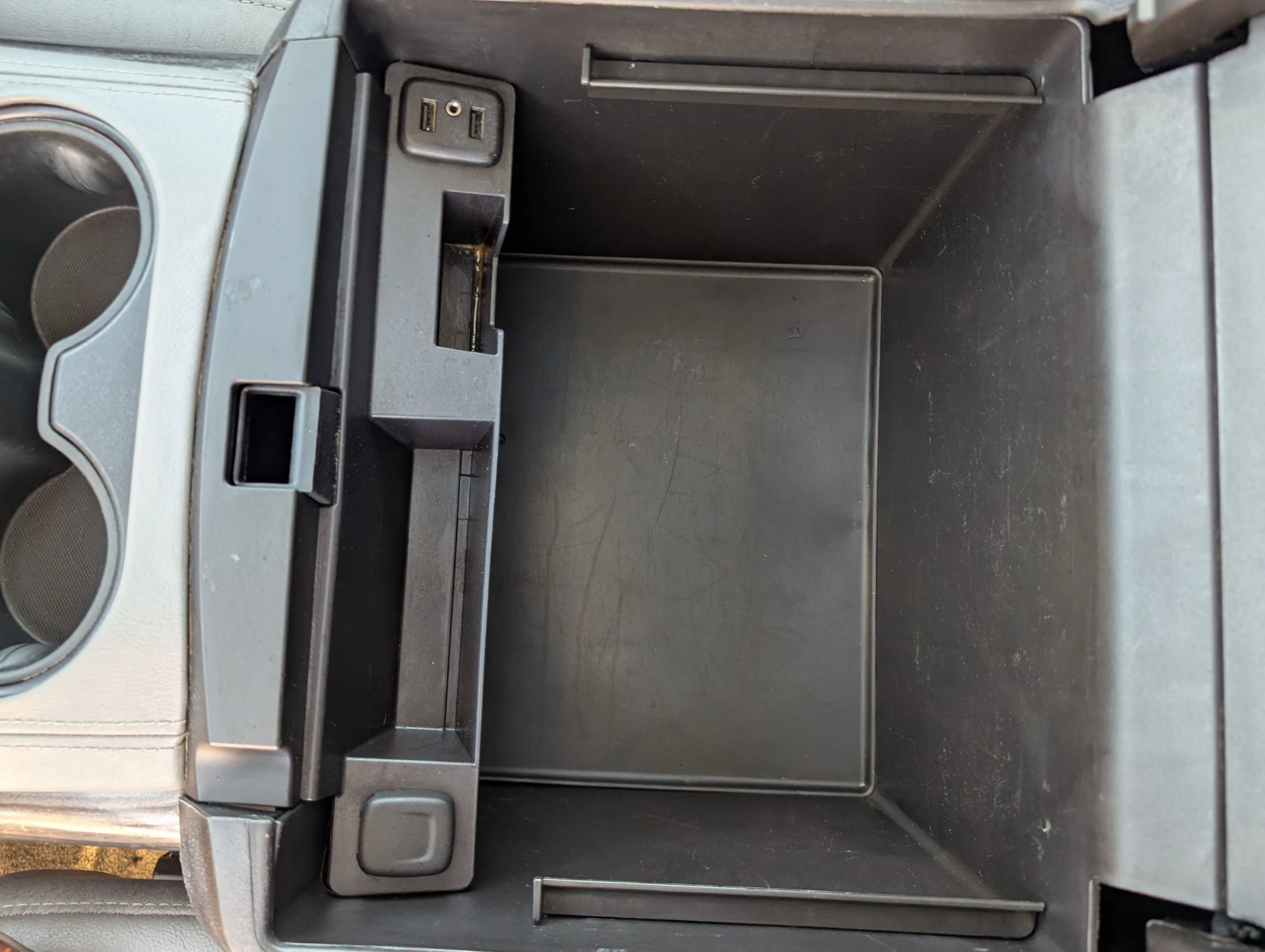 Used 2016 Chevrolet Suburban LT w/ Luxury Package AWD/4WD image 31