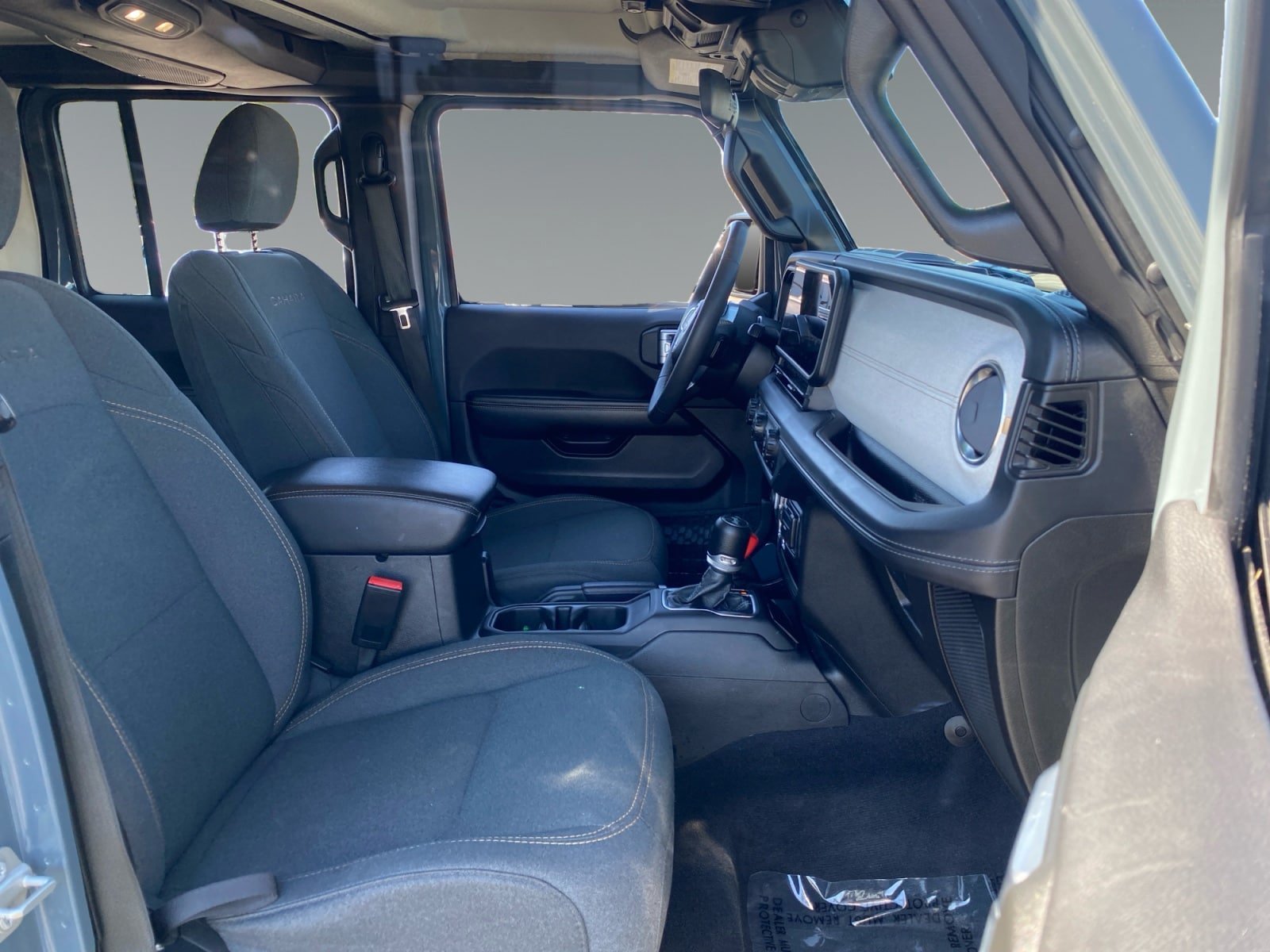 Used 2024 Jeep Wrangler Unlimited Sahara AWD/4WD image 15