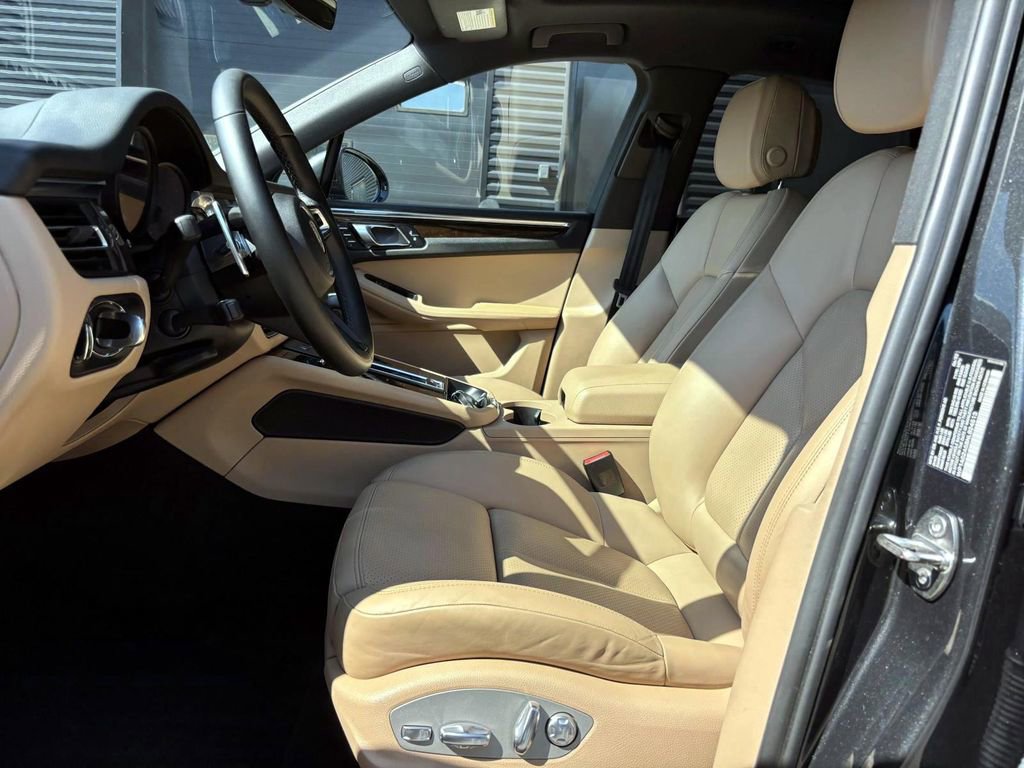 Certified 2022 Porsche Macan S image 16
