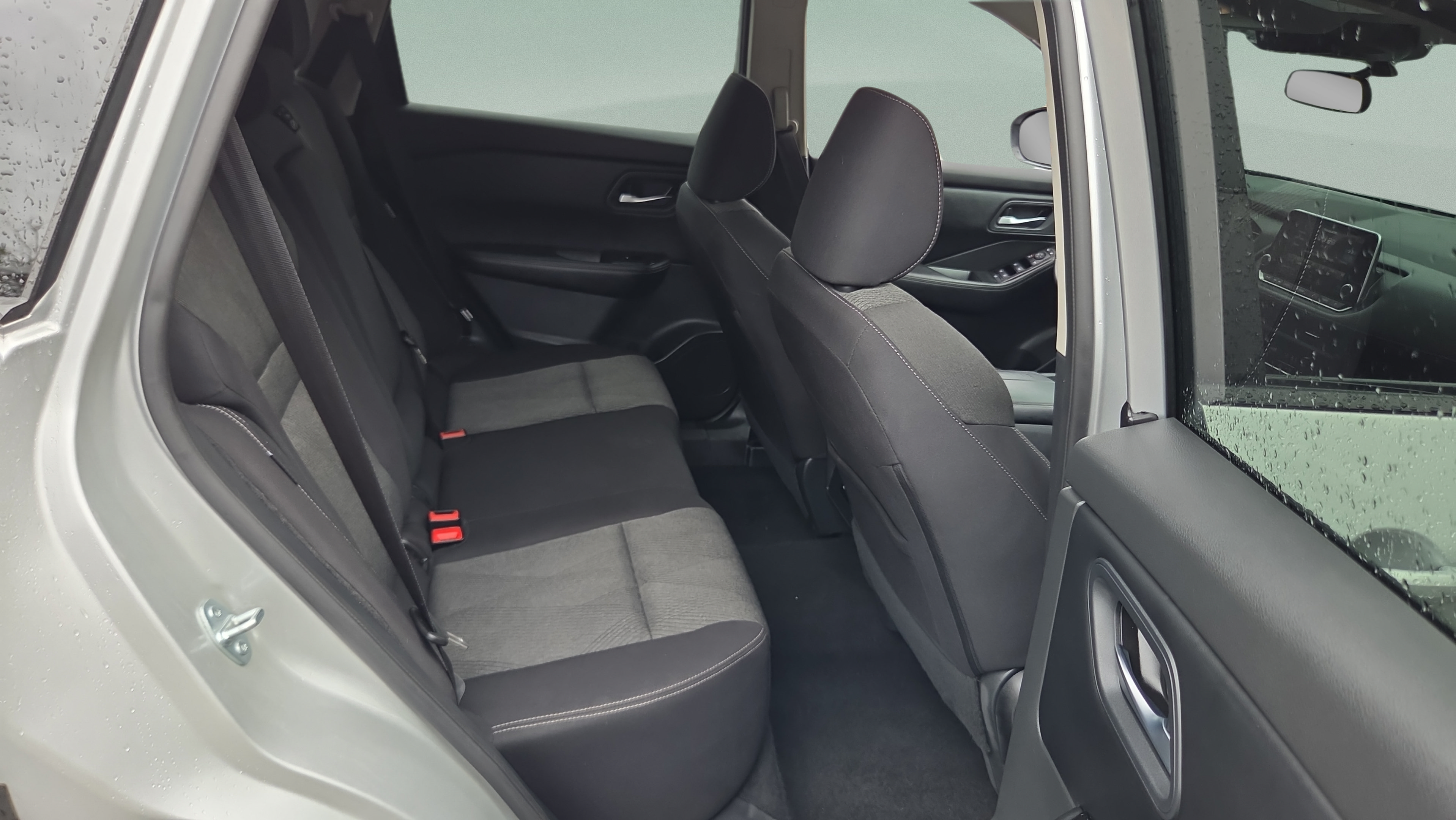 Used 2025 Nissan Rogue SV FWD image 16