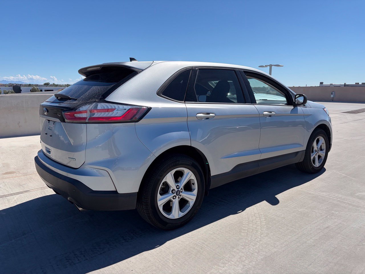 Used 2020 Ford Edge SE FWD image 2