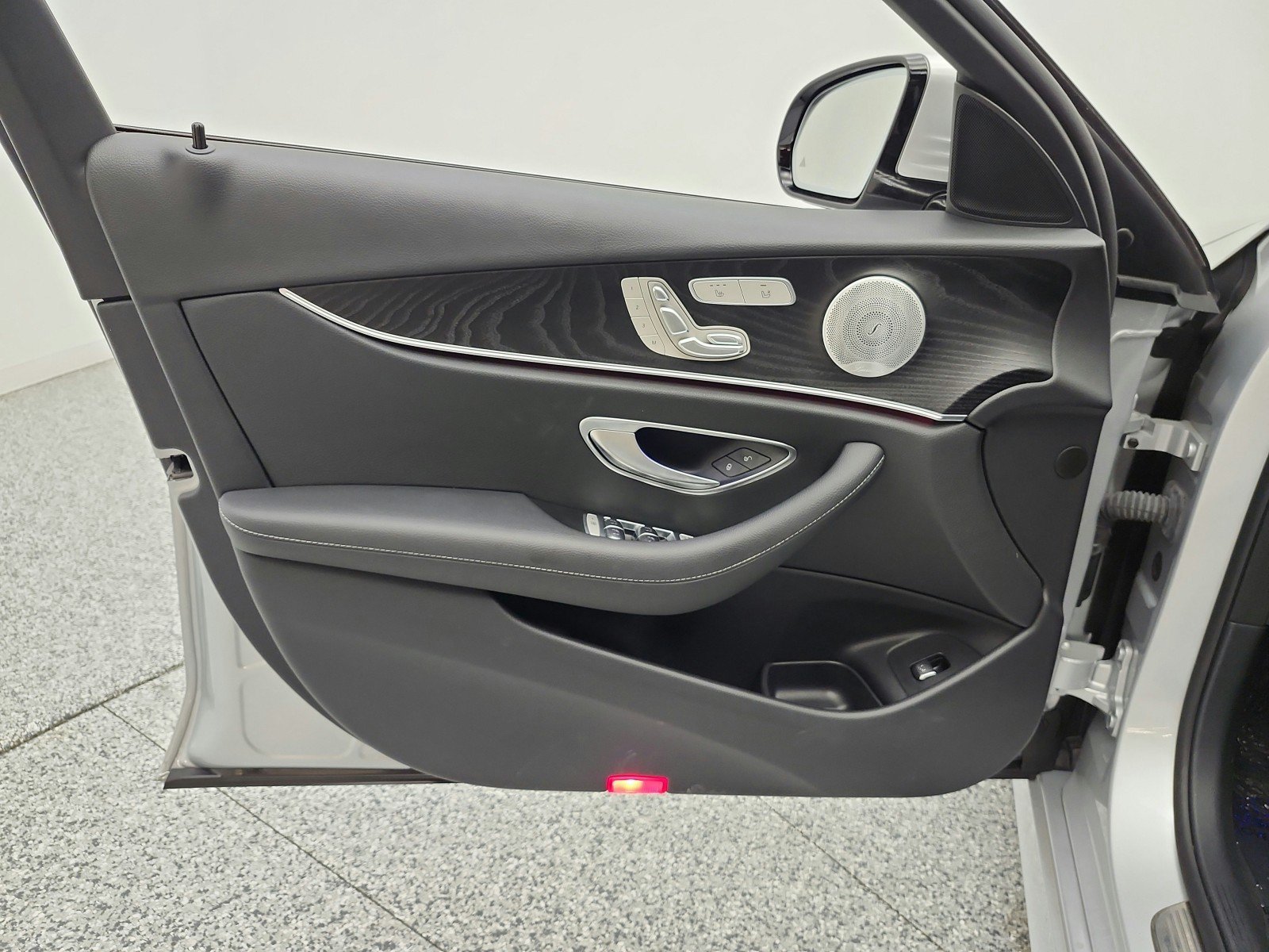 Used 2019 Mercedes-Benz E 300 image 13