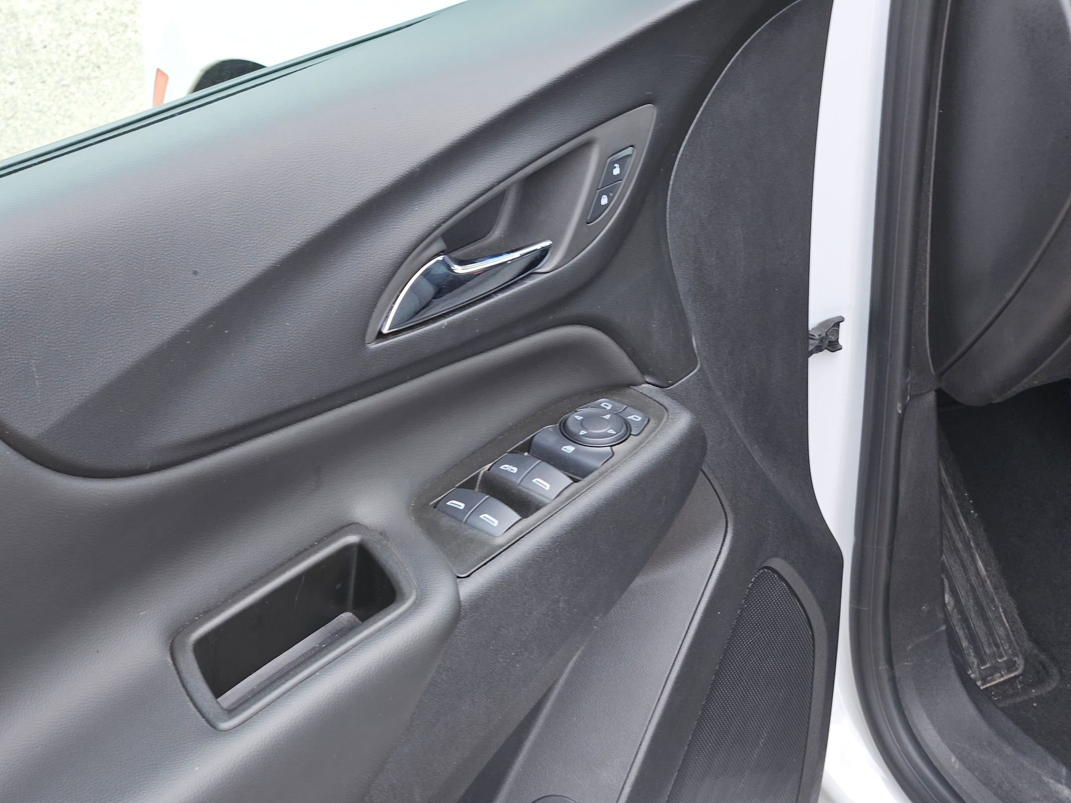 Used 2024 Chevrolet Equinox LT image 12