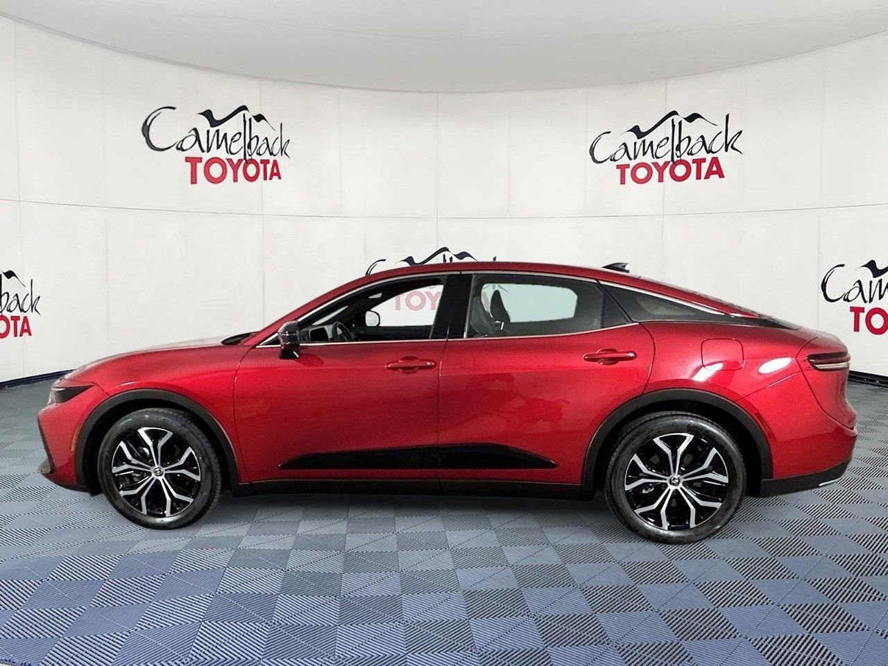 Used 2026 Toyota Crown XLE AWD/4WD image 5